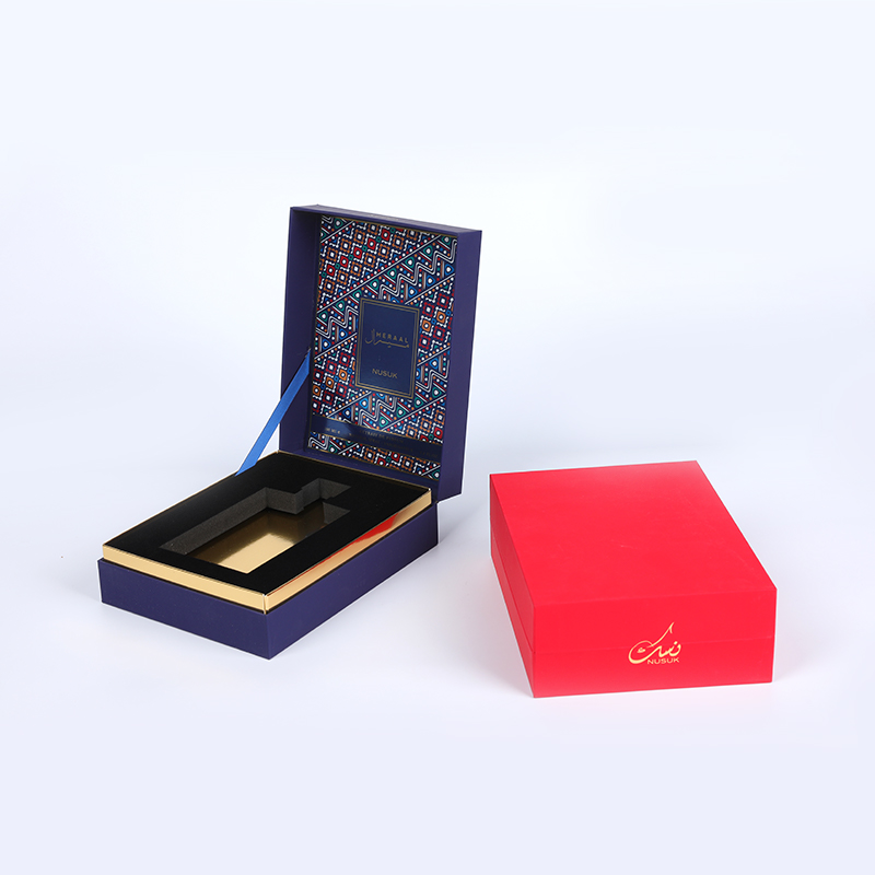 Fantasy azzuring a zure di timbratura calda con oro UV