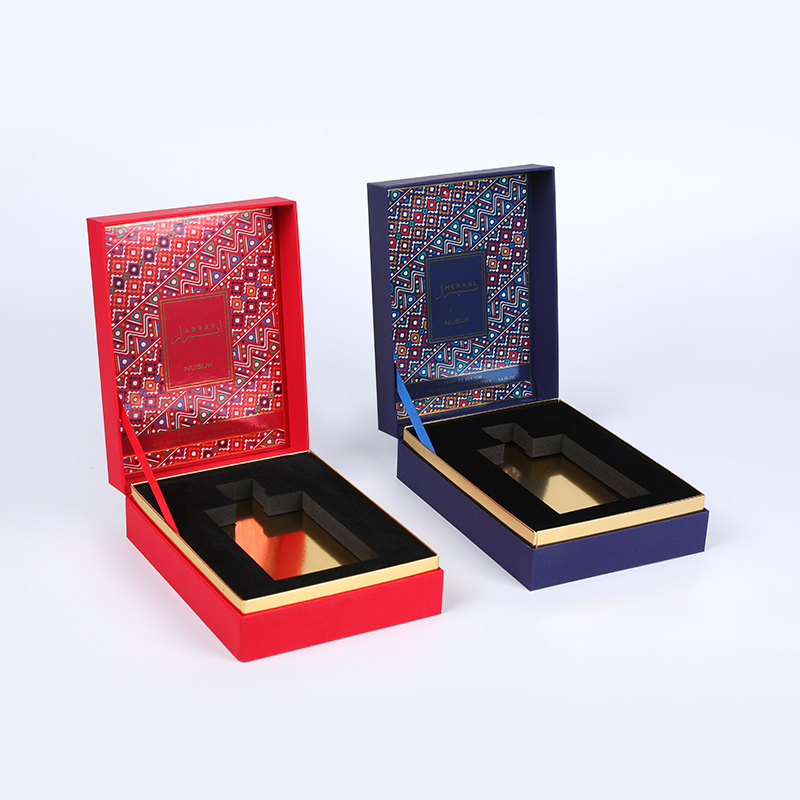 Fantasy azzuring a zure di timbratura calda con oro UV